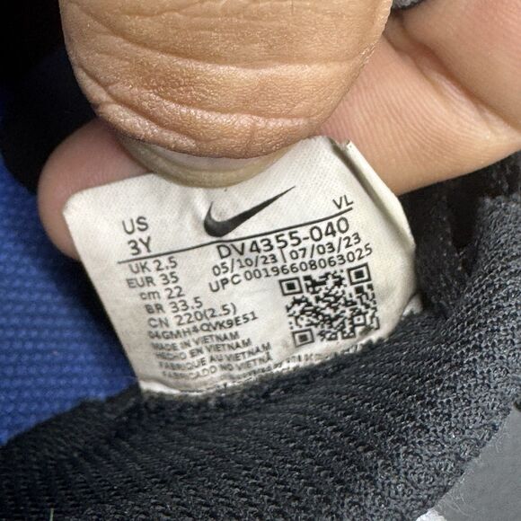 Nike Tiempo Legend 10 Club Turf Low Black Indoor Soccer Futbol Size 3Y EUC - Picture 7 of 7